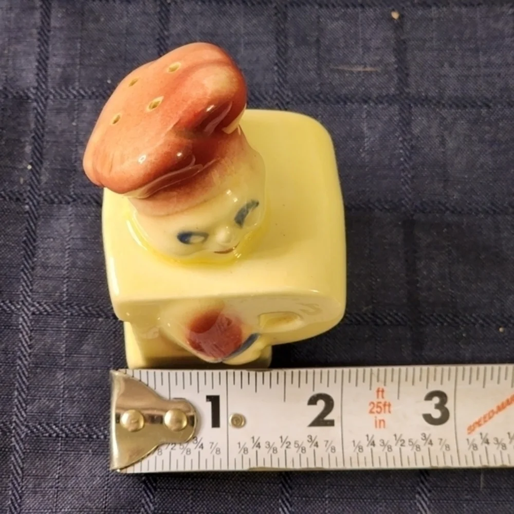 Vintage Shawnee Ceramic S‎ & P Letters Salt and Pepper Shakers
